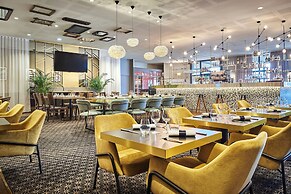 Gatsby Hotel & Restaurant by Happyculture