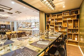 Gatsby Hotel & Restaurant by Happyculture