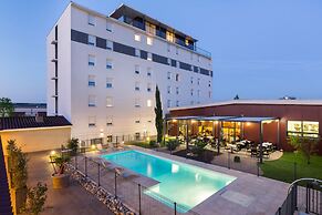 Gatsby Hotel & Restaurant by Happyculture