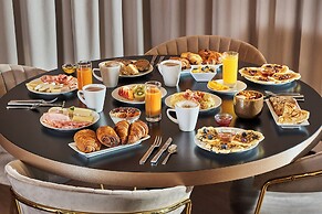 Gatsby Hotel & Restaurant by Happyculture