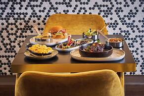 Gatsby Hotel & Restaurant by Happyculture