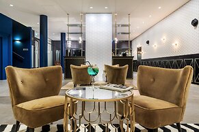 Gatsby Hotel & Restaurant by Happyculture