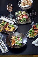 Gatsby Hotel & Restaurant by Happyculture