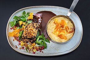 Gatsby Hotel & Restaurant by Happyculture