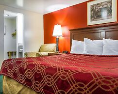 Rodeway Inn & Suites Brunswick near Hwy 1