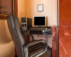 Rodeway Inn & Suites Brunswick near Hwy 1