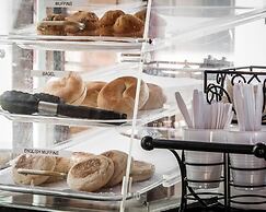 Rodeway Inn & Suites Brunswick near Hwy 1