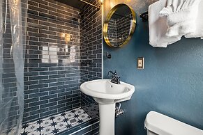 Sessions Retreat & Hotel