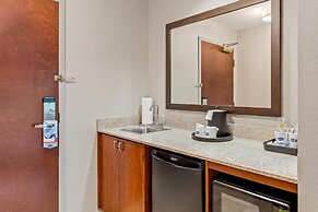 Hampton Inn & Suites Grove City