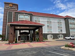 La Quinta Inn & Suites by Wyndham Oklahoma City - Moore