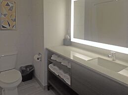 Comfort Inn & Suites Hampton near Coliseum