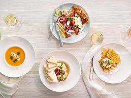 Pullman Magenta Shores Resort