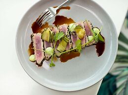 Pullman Magenta Shores Resort