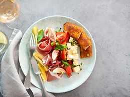 Pullman Magenta Shores Resort