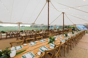 Pullman Magenta Shores Resort