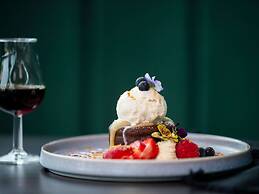 Pullman Magenta Shores Resort