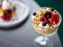 Pullman Magenta Shores Resort