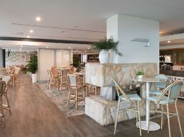 Pullman Magenta Shores Resort