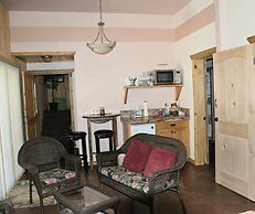 DiamondStone Guest Lodges