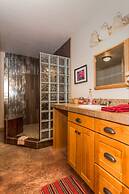 DiamondStone Guest Lodges