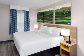 Days Inn & Suites by Wyndham Sellersburg