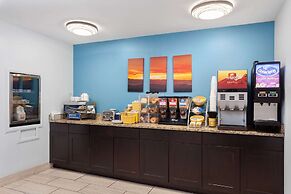 Days Inn & Suites by Wyndham Sellersburg