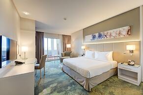 Millennium Lakeview Hotel