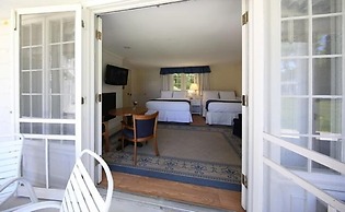 Colonial Inn in Harbor Springs