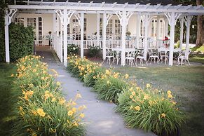 Colonial Inn in Harbor Springs