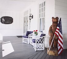 Colonial Inn in Harbor Springs