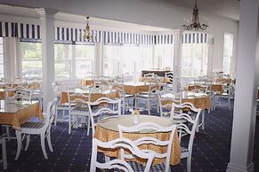 Colonial Inn in Harbor Springs