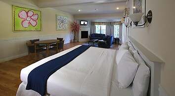 Colonial Inn in Harbor Springs