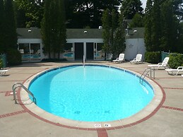 Colonial Inn in Harbor Springs