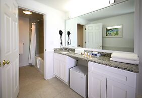 Colonial Inn in Harbor Springs