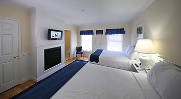 Colonial Inn in Harbor Springs