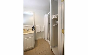 Colonial Inn in Harbor Springs