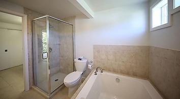 Colonial Inn in Harbor Springs