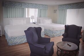 Colonial Inn in Harbor Springs