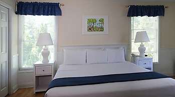 Colonial Inn in Harbor Springs