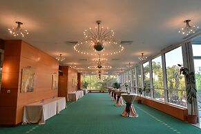 Aro Palace Hotel