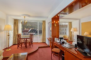 Aro Palace Hotel