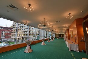 Aro Palace Hotel