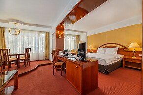 Aro Palace Hotel