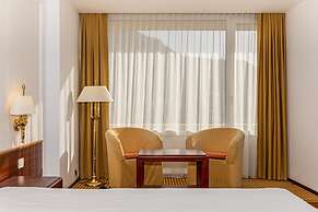 Aro Palace Hotel