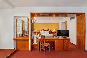 Aro Palace Hotel