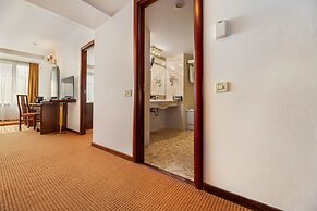 Aro Palace Hotel