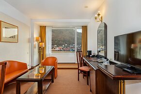 Aro Palace Hotel