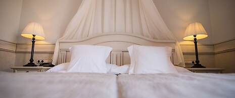 Eugenia de Montijo, Autograph Collection