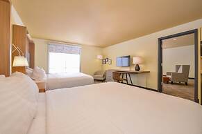 Holiday Inn Kansas City Airport by IHG