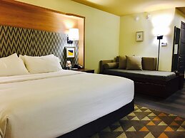 Holiday Inn Kansas City Airport by IHG